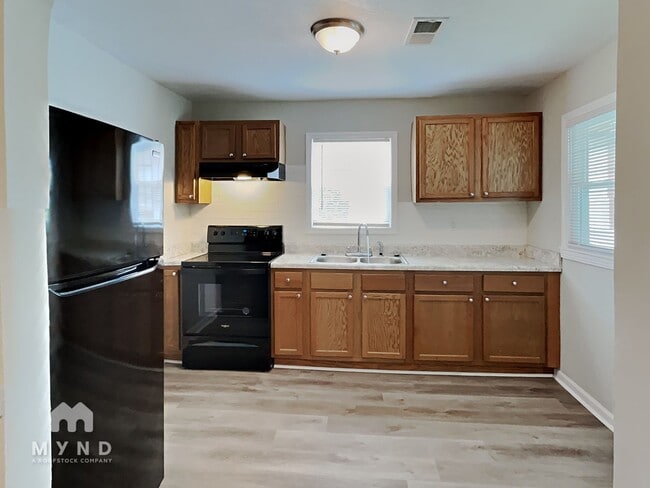 Photo - 713 Woodward Rd