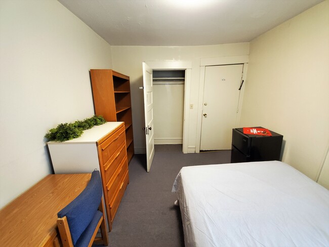 Room 24 - 210 Dryden Rd Apartments