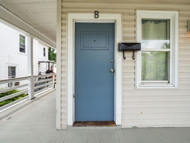 Photo - 926 Winona Ave SW Unidad Apt B
