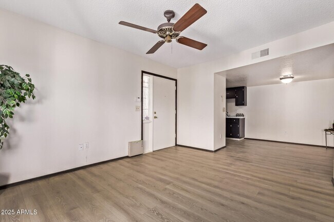 Photo - 729 W Coolidge St Unit 211