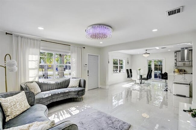 Photo - 1129 NE 2nd Ave