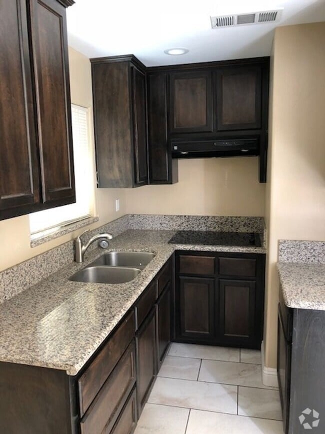 Building Photo - 321 F St Unit 321 1/2 F Street Rental