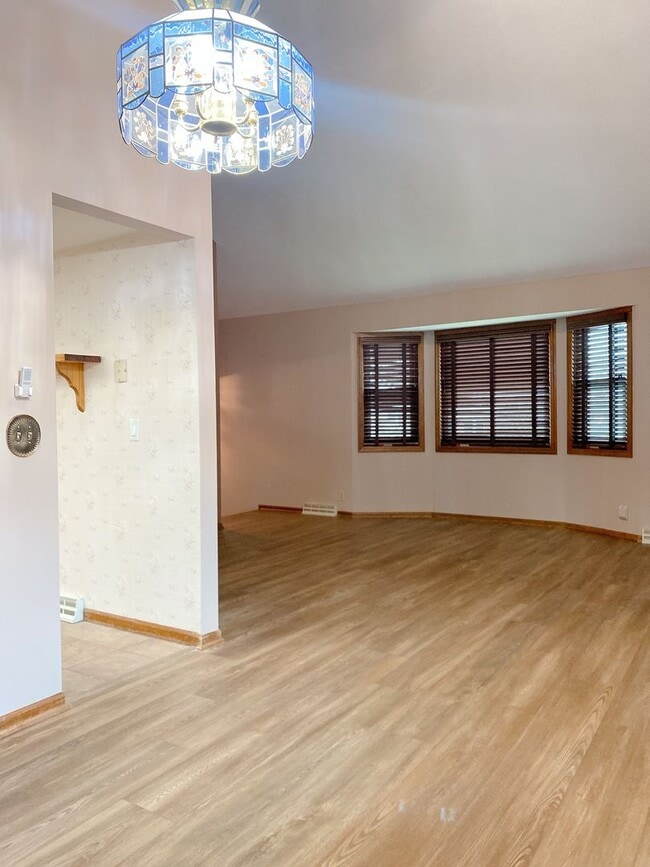 Photo - 3BD, 2BTH Bellevue Charmer Ready for YOU, $2,300!!