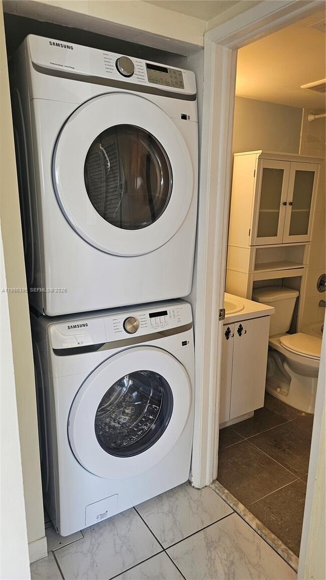 Photo - 8321 NW 7th St Unidad 1-202