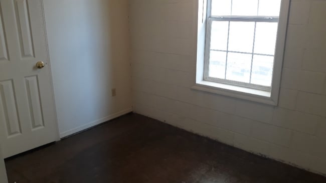 Photo - 606-606 24th St