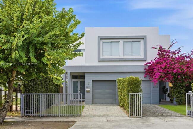 Photo - 2852 SW 32nd Ct