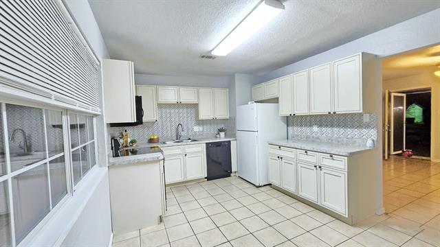 Photo - 5563 Richardson St