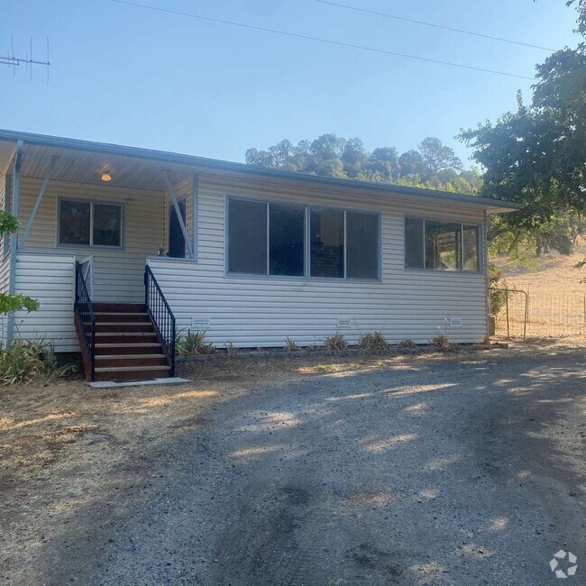 Building Photo - Secluded 2 Bedroom Country Farm Cottage wi... Rental
