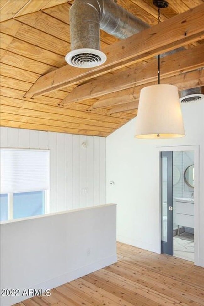 Photo - Contemporary Stunning Carriage house in th...