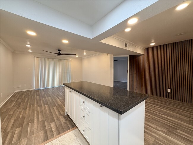 Photo - 3045 Walnut Bend Ln Unit 11