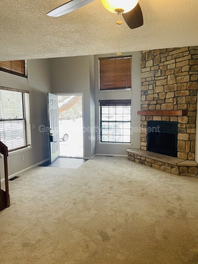Photo - 453 S Kittredge St