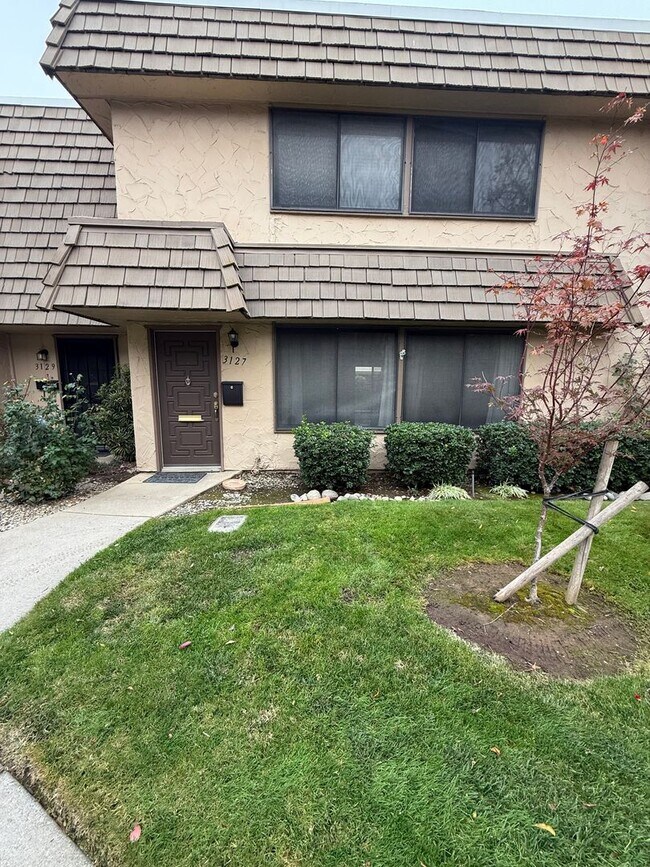 Photo - 3 bed 2.5 bath townhome available now!