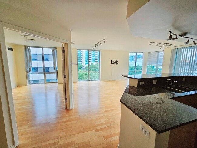 Photo - 1640 Maple Ave Unidad 502