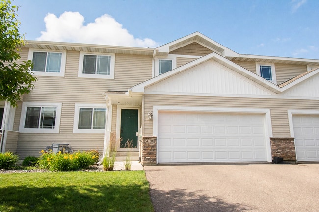 Building Photo - 3 Floor Townhome With Large Yard