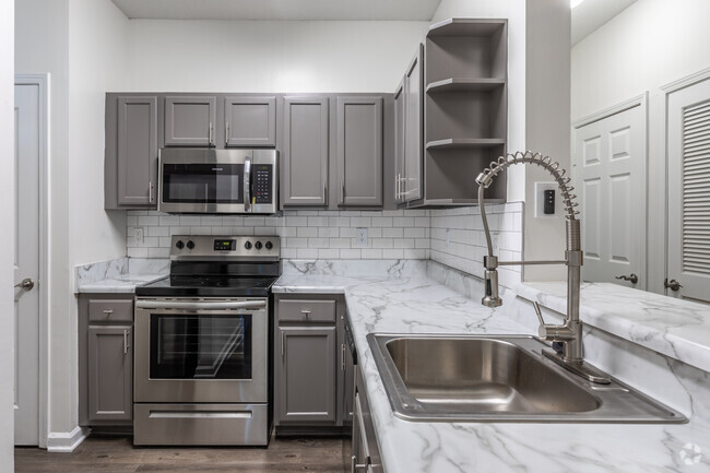 1BR, 1BA - (Laurel) Gold Newly Renovated 803 SF - Overlook Ridge Apartments