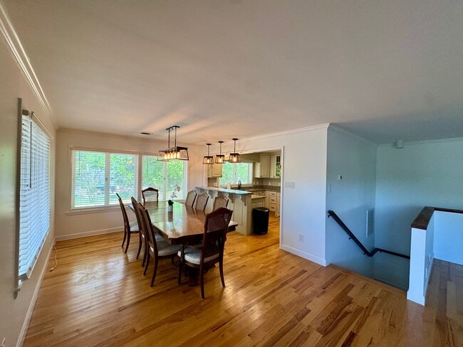 Photo - 732 Hillgate Rd