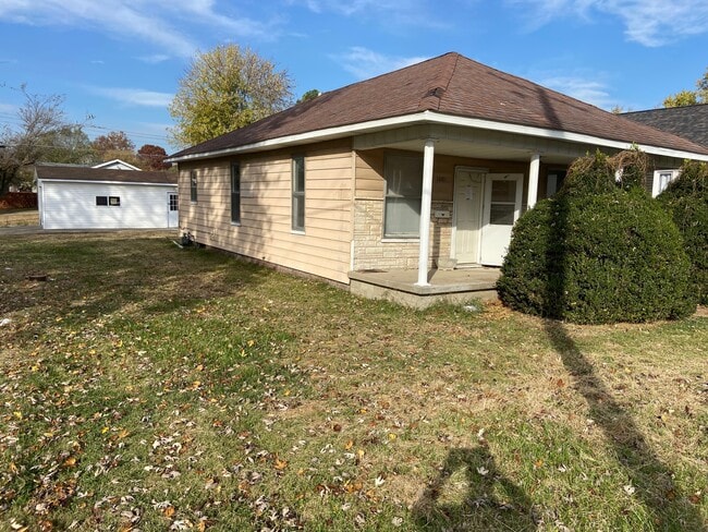 Building Photo - 1001 N 13th St