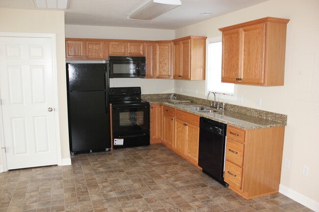 Photo - 816 Carson Cir