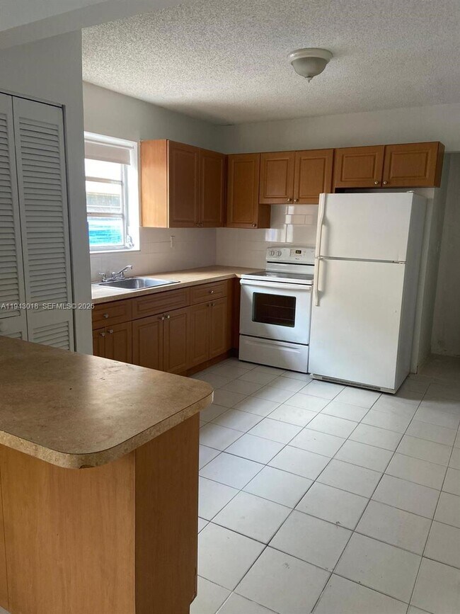 Photo - 640 E 2nd Ave Unit A