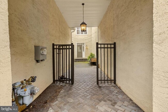 Photo - 16 Oak Leaf Ln