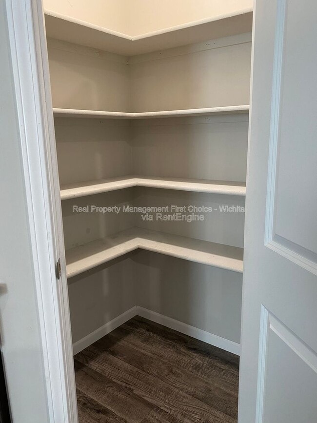 Photo - 412 S Longbranch Dr