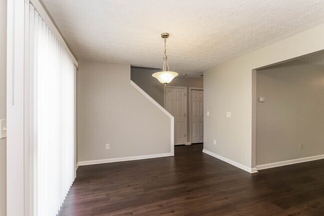 Photo - 271 Springbottom Ct SE
