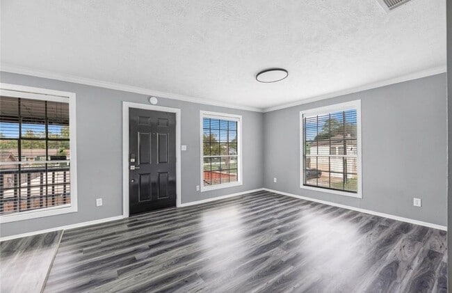 Photo - 502 Frawley St