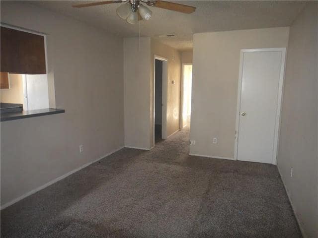 Photo - 504 Kings Way Dr