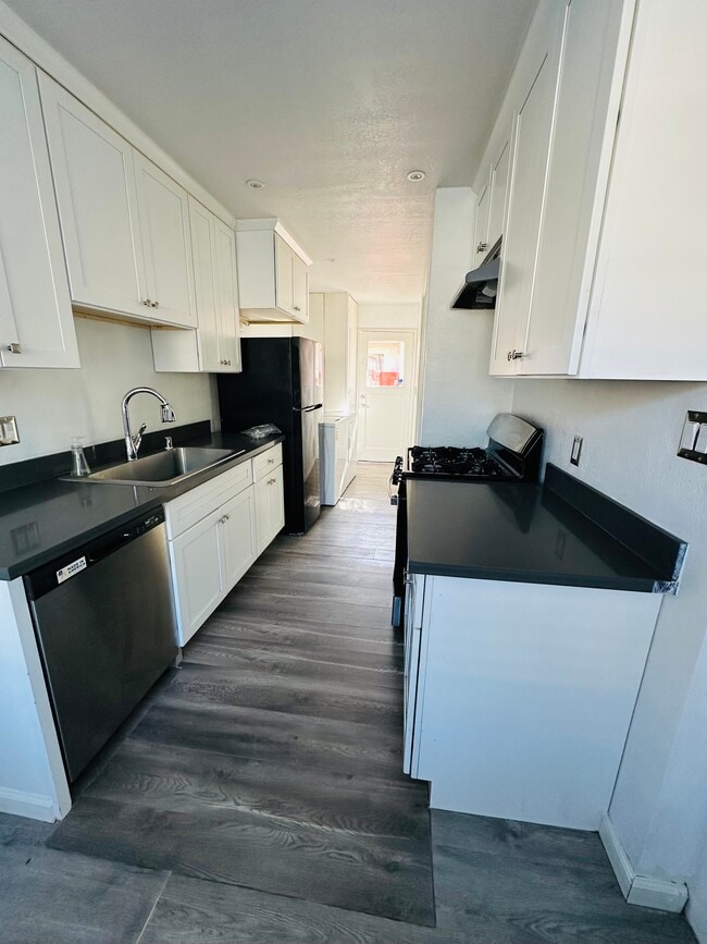 Photo - 773 N 14th St