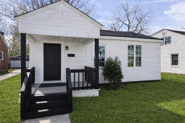 Photo - 307 Manhattan Ave