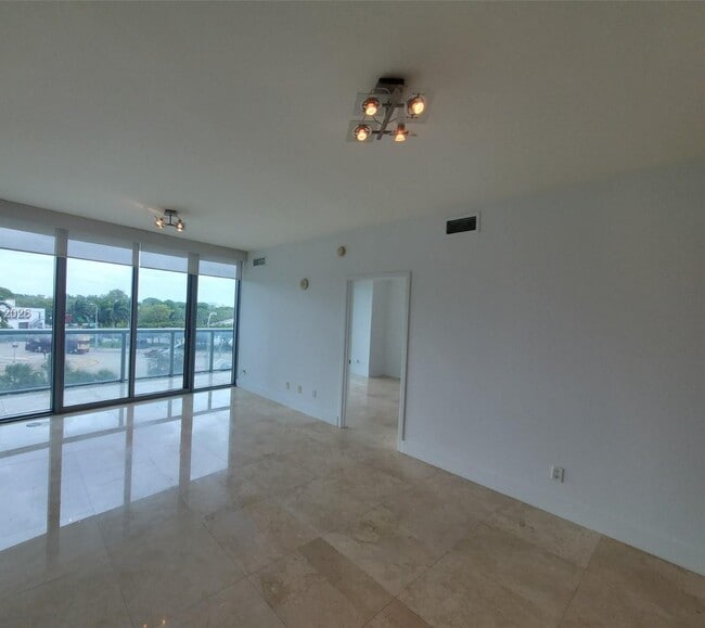 Photo - 888 Biscayne Blvd Unidad 311
