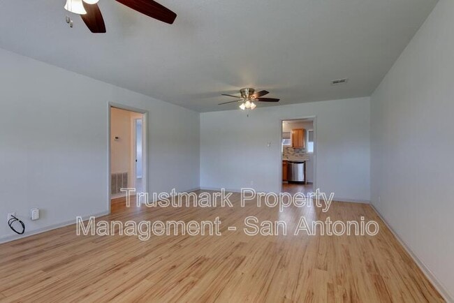 Photo - 120 Travis St