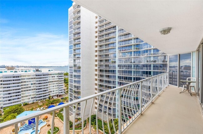 Building Photo - 7601 E Treasure Dr Unit 1522