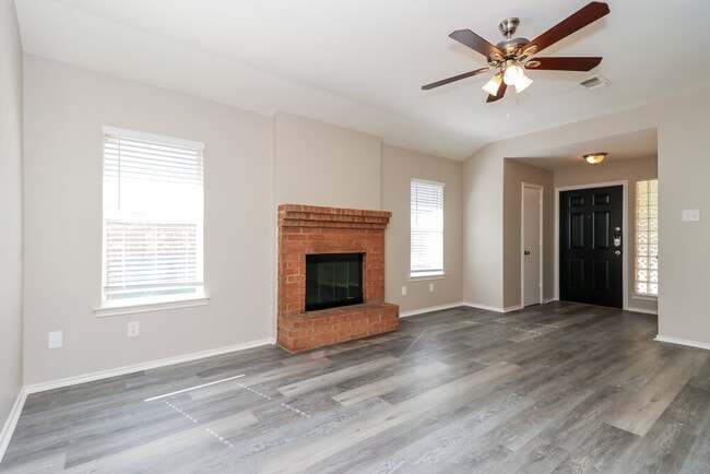 Photo - 616 Alabaster Pl