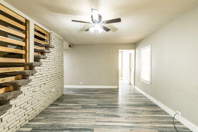 Photo - 2311 25th St