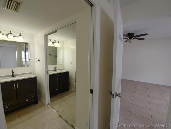 801 SE Central Pkwy Unit 7