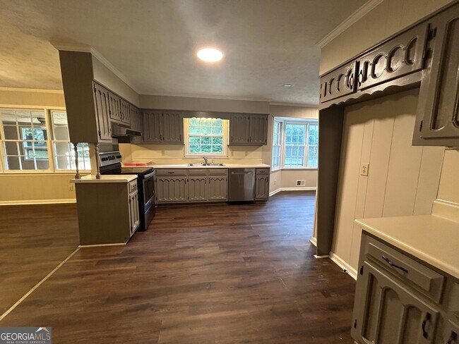 Photo - 2000 Forest Dr