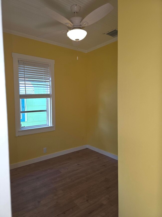 Photo - 329 S M St