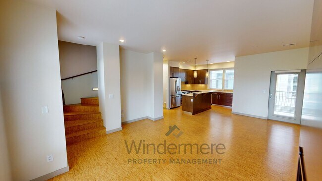 Photo - 261 W Sumach St