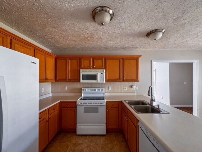 Photo - Lovely 3 Bed 2 Bath Plus Bonus Room Home in Raeford