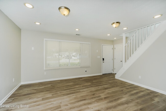 Photo - 9335 Donerail Way