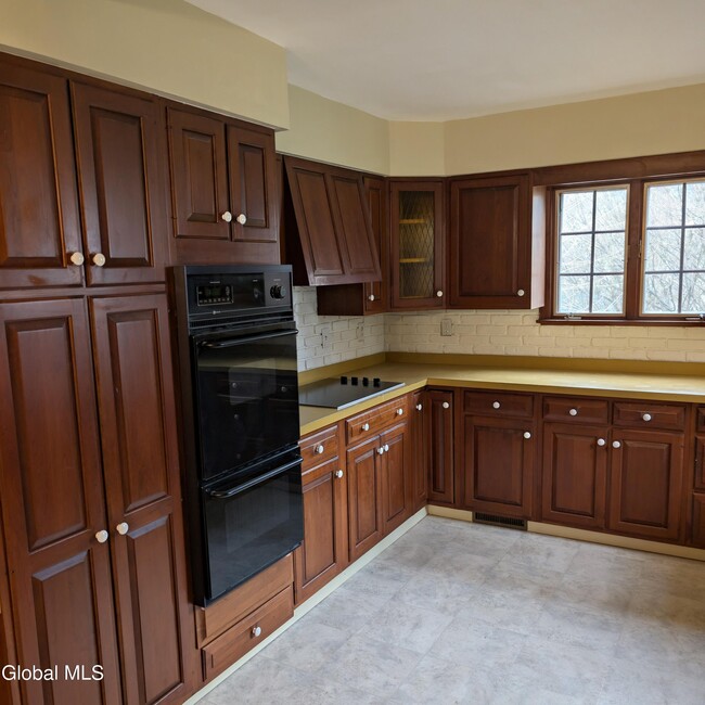 Photo - 1556 Dean St