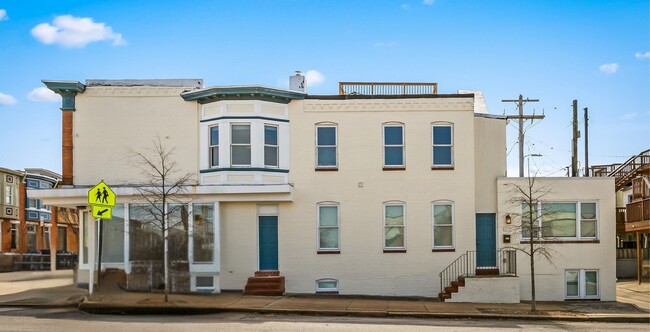 Building Photo - 600 N Linwood Ave