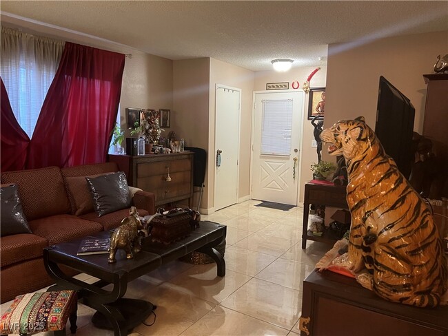 Building Photo - 6648 Fredonia Dr Rental