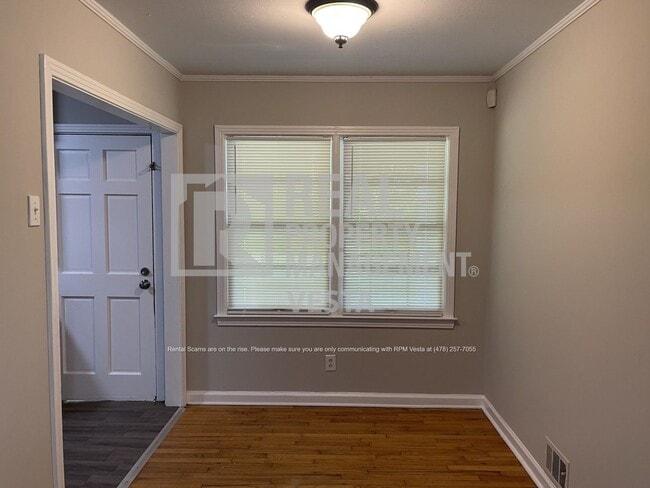 Photo - 1589 Canterbury Rd