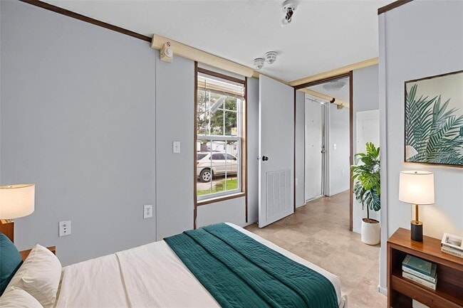 Photo - 5600 New Tampa Hwy