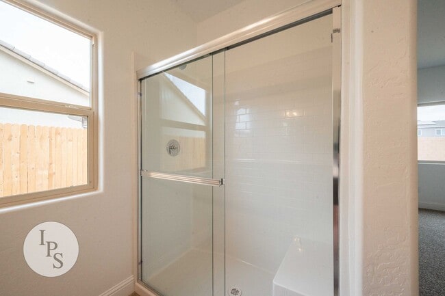 Photo - 2022 South/East Fresno Home, 4BR/2BA - Lots of Amenities!