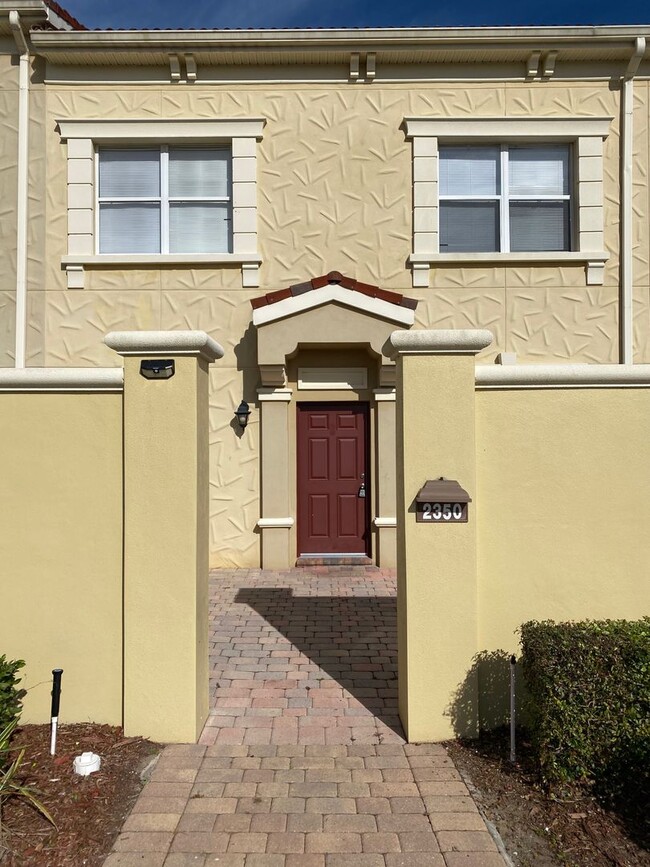 Spacious Davenport Townhouse - Spacious Davenport Townhouse