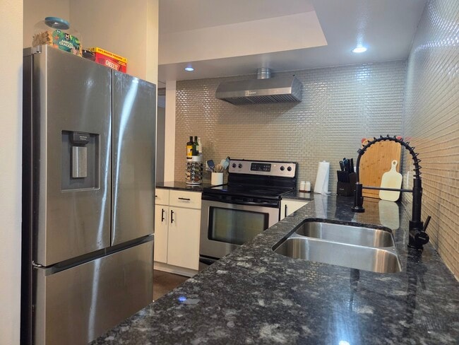 Photo - 2200 Dickson Dr Unit 124