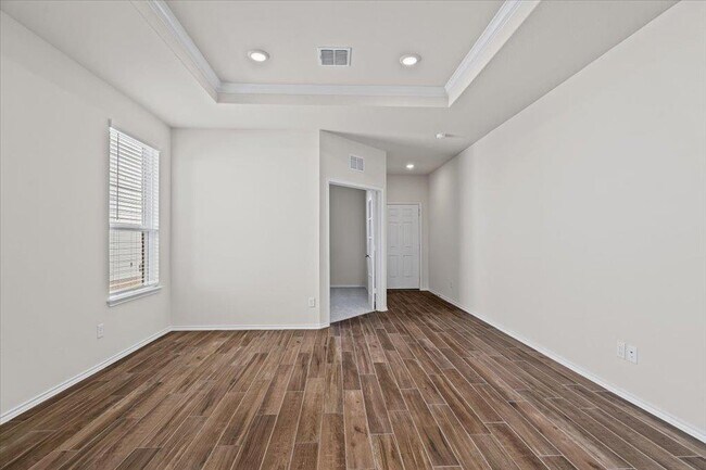 Photo - 408 Kapok St House